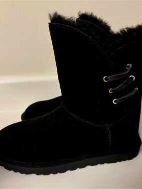 Ugg - Constantine women’s size 8 - Black Suede Shearling Winter Boots - NWOT